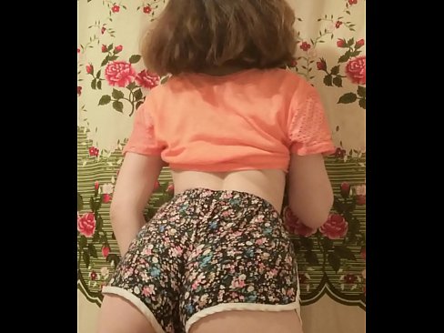 ❤️ Sexet ung babe laver en striptease ved at filme sine shorts på kamera ️ Sex at da.hotpornphotos.ru ️❤
